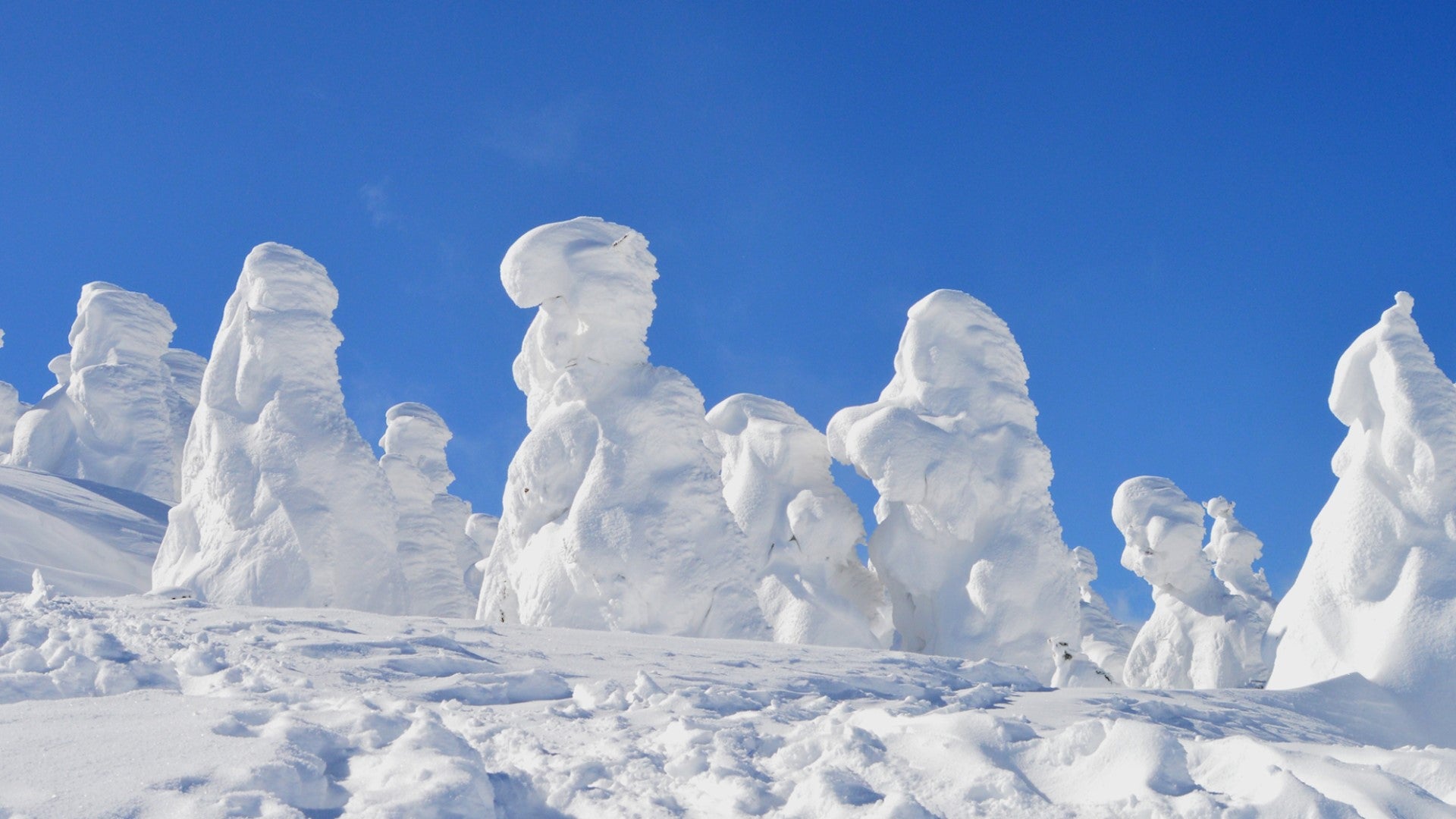 Sosaku Kokeshi by Takahashi, Nagathoshi entitled: “Suno Hiyake | Snow Tanned”